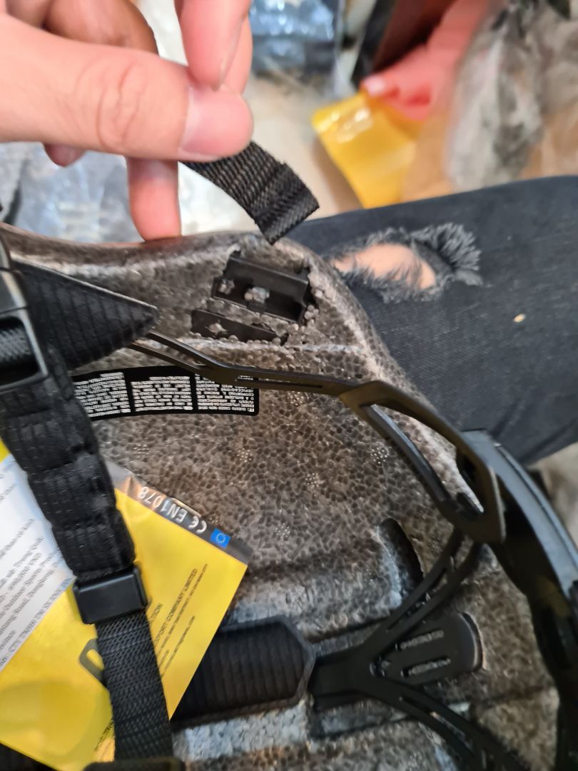 mũ bảo hiểm mà mọi thứ ko được chắc chắn mũ bảo hiểm mà mọi thứ ko được chắc chắn