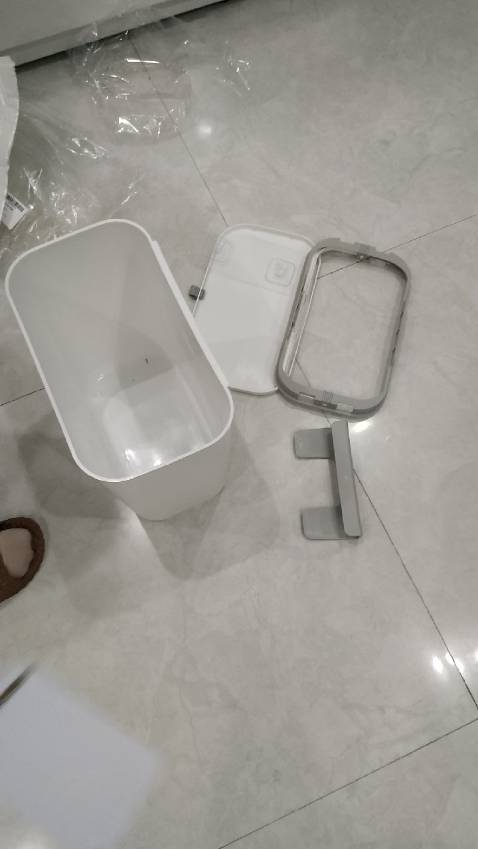 Đợi mãi hàng cũng về rồi. Màu trắng tinh khiết, nhựa nguyên sinh dày dặn. Ưu điểm là gắn tủ bếp, gọn gàng. Dung tích cũng tương đối lớn. Shop đóng gói cẩn thận, chắc chắn. Mở nắp tương đối dễ, thuận tiện khi sơ chế thực phẩm. Giá cả cũng hợp lý, với mức giá như vậy mình thấy khá hài lòng. Đợi mãi hàng cũng về rồi. Màu trắng tinh khiết, nhựa nguyên sinh dày dặn. Ưu điểm là gắn tủ bếp, gọn gàng. Dung tích cũng tương đối lớn. Shop đóng gói cẩn thận, chắc chắn. Mở nắp tương đối dễ, thuận tiện khi sơ chế thực phẩm. Giá cả cũng hợp lý, với mức giá như vậy mình thấy khá hài lòng.