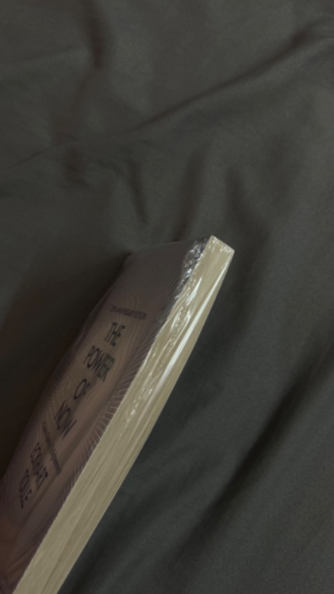 Sách mới đẹp. Giao siêu nhanh. Giá tốt nhứt vũ trụ roài. Bản này của The Power of Now mình tìm sách new lâu rồi. Sách bán chạy nên khó tìm 🥹