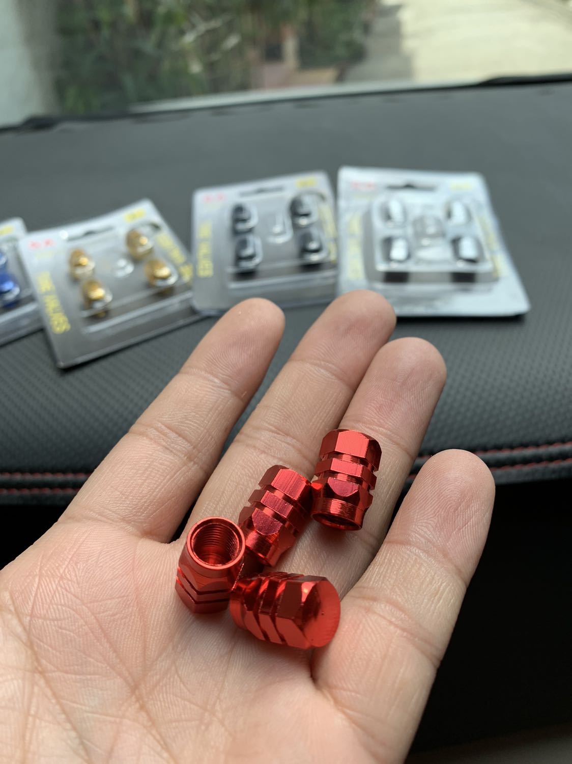 Hàng rất đẹp. Đã sưu tập đủ của shop 5 bộ luôn. Shop chu đáo đóng gói cẩn thận. Hàng đóng vỉ đẹp