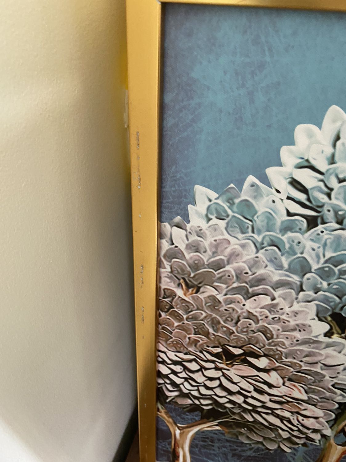 shop gì đâu mà khinh thường khách hàng, đặt khung vân gỗ thì giao loại không khung, còn đặt khung trắng thì giao khung vàng trầy tè le.
mình mua mấy đơn chứ có phải 1 đơn đâu mà làm ăn ***