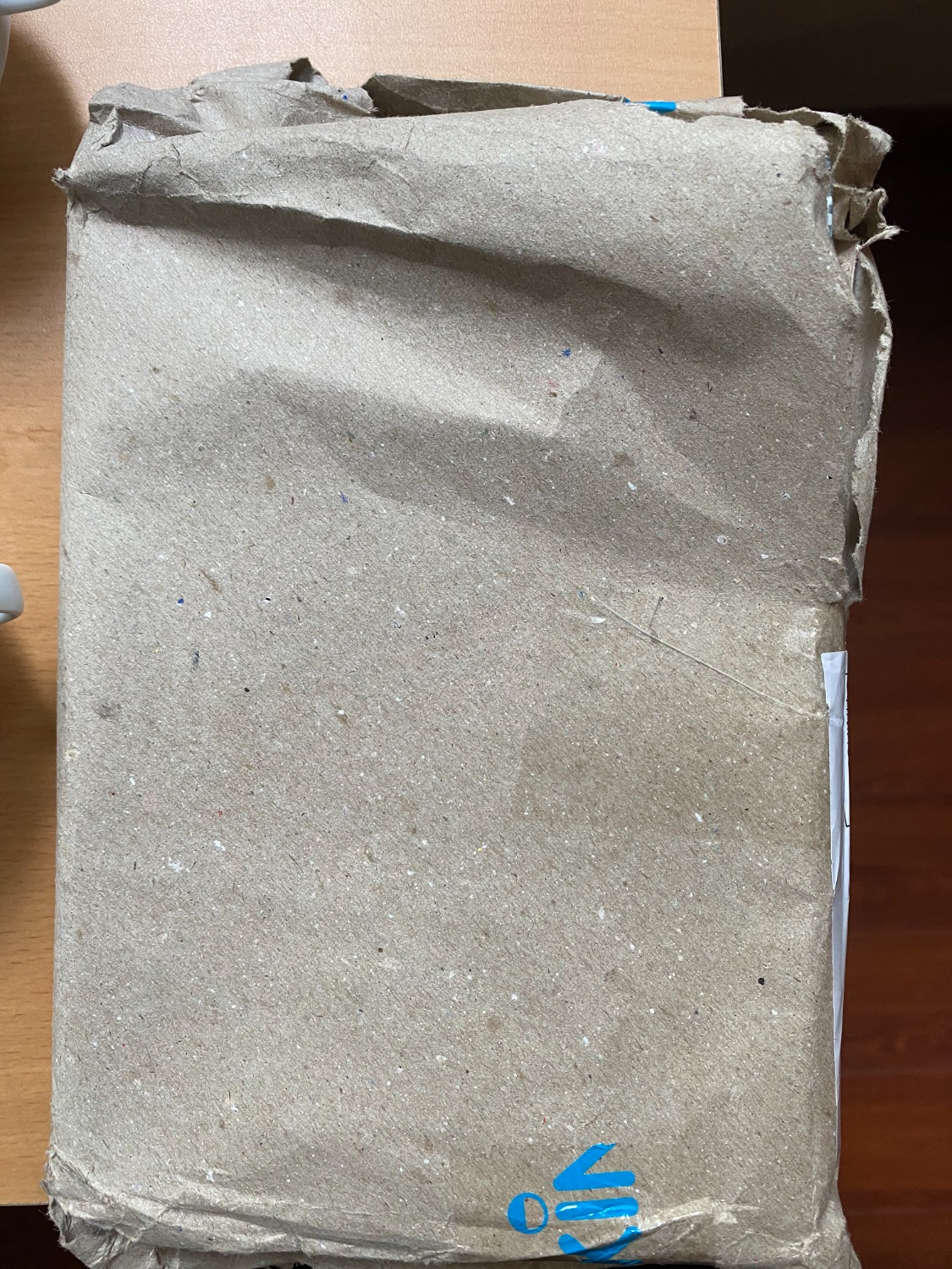 Bìa mềm nhưng không được bọc và đóng hộp cẩn thận.