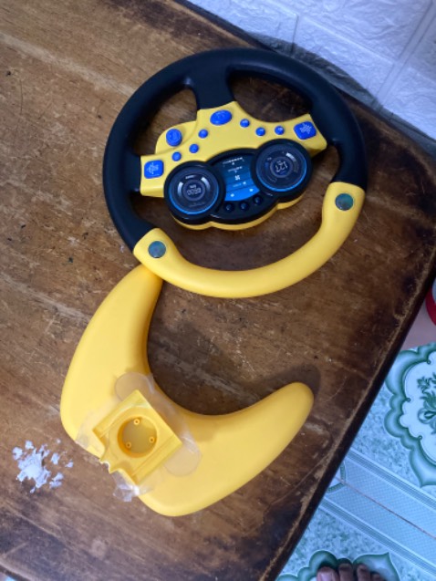 Đẹp nhiều nút tính năng mô phỏng tay lái thật với âm thanh tương ứng. Giao hàng nhanh. Nhưng nhựa hơi đểu, mút dính quá bé mới kéo ra cái vỡ luôn chỗ chân đế