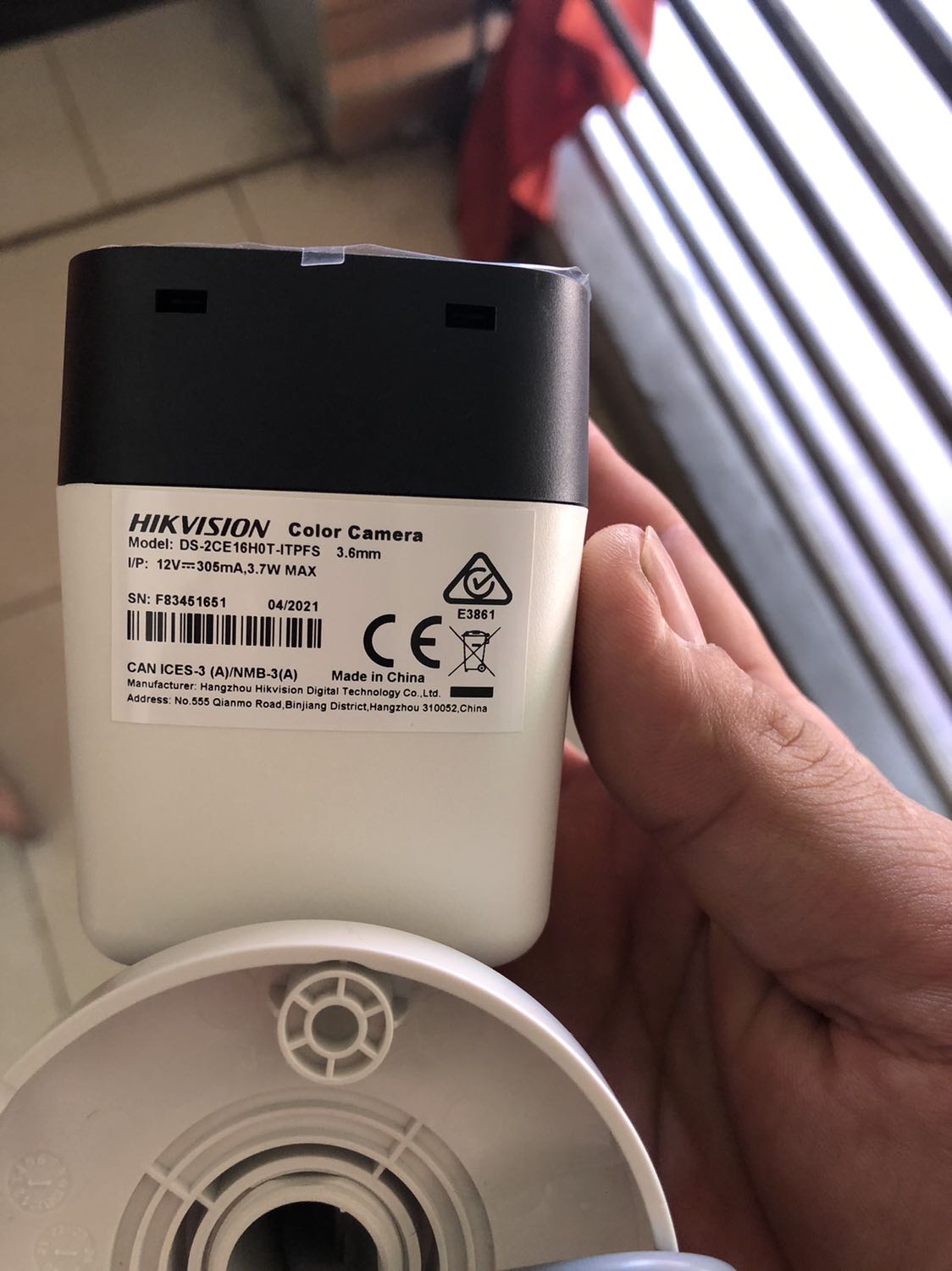 Sp có tem nhãn đầy đủ nhưng chính hãng hay ko thì vẫn chưa chắc. Như mô tả thì sp có độ phân giải 2560x1944 nhưng khi mình lắp thì chỉ 2560x1440. Shop bảo còn do đâu ghi, nhưng mình chắc chắn rằng đầu ghi nhà mình hiển thị được cam 5.0mpx mã đầu ghi 7208huhi k1/e và cam cũ của mình con hiện thị 2592x1944. Và shop cũng ko nói gì thêm nữa.