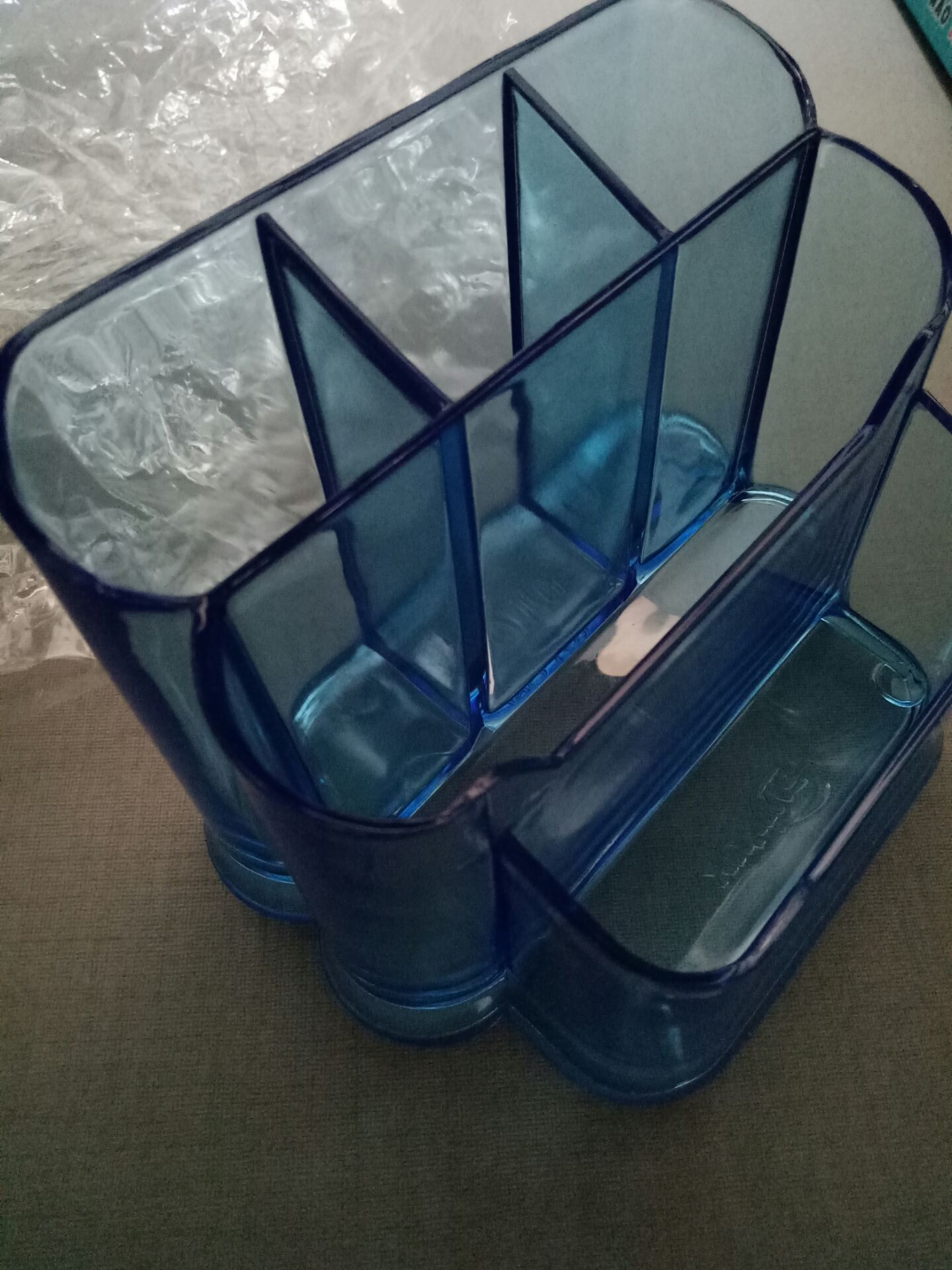 rất thích khâu giao hàng đóng gói của tiki, bao giờ mua đồ cũng yên tâm. 
Sản phẩm ổn, y như hình. ? 
Có điều giao ngẫu nhiên không được đúng màu mình muốn nên hơi buồn, mong sp sau này được chọn màu