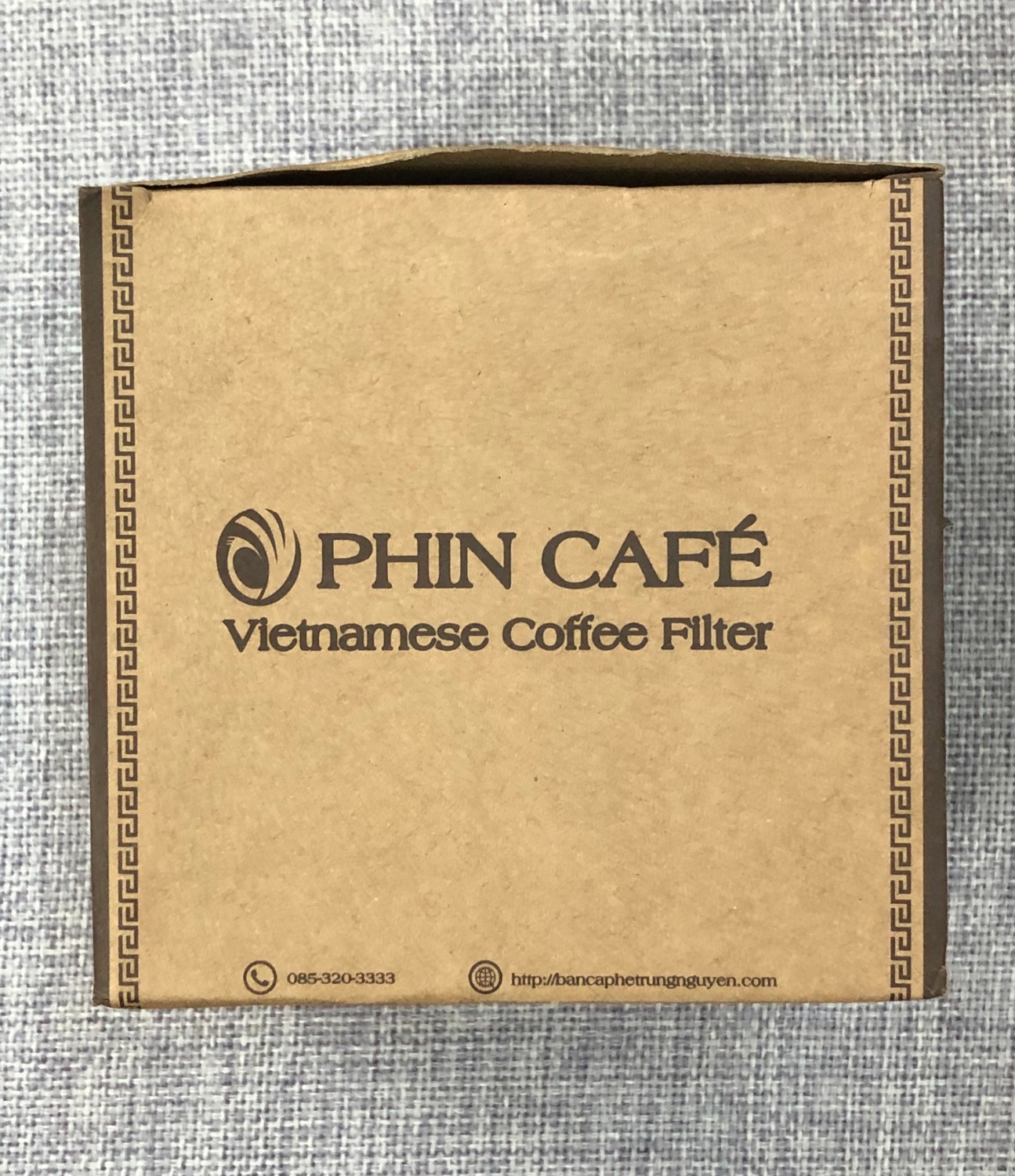 Tiki vẫn đóng gói kỹ lưỡng như thường lệ. Cấp hóa đơn điện tử ngay sau khi đặt hàng. Giá vận chuyển khá tốt mà lại khá nhanh. Tóm lại mình đánh giá dịch vụ Tiki là cao so với mấy đối thủ còn lại.
Phin cà phê khá đẹp. Tuy nhiên gọi là tráng men nhưng cảm giác sao giống sơn quá (?), nhờ nhà cung cấp xác nhận dùm.
Mình sẽ cập nhật sau khi sử dụng 1 thời gian sử dụng.
Cám ơn Tiki.