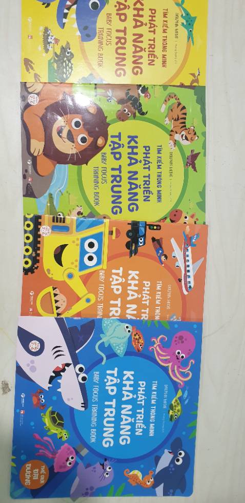 Phù hợp cho bé từ 3-6 tuổi, khá hay, rèn luyện mắt cho trẻ. Giá mềm