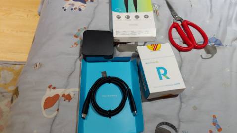 Củ sạc và dây sạc được đóng gói trong 2 hộp riêng biệt. Cả dây và củ sạc đều rất chắc chắn. Sạc nhanh, xứng đáng đồng tiền bỏ ra