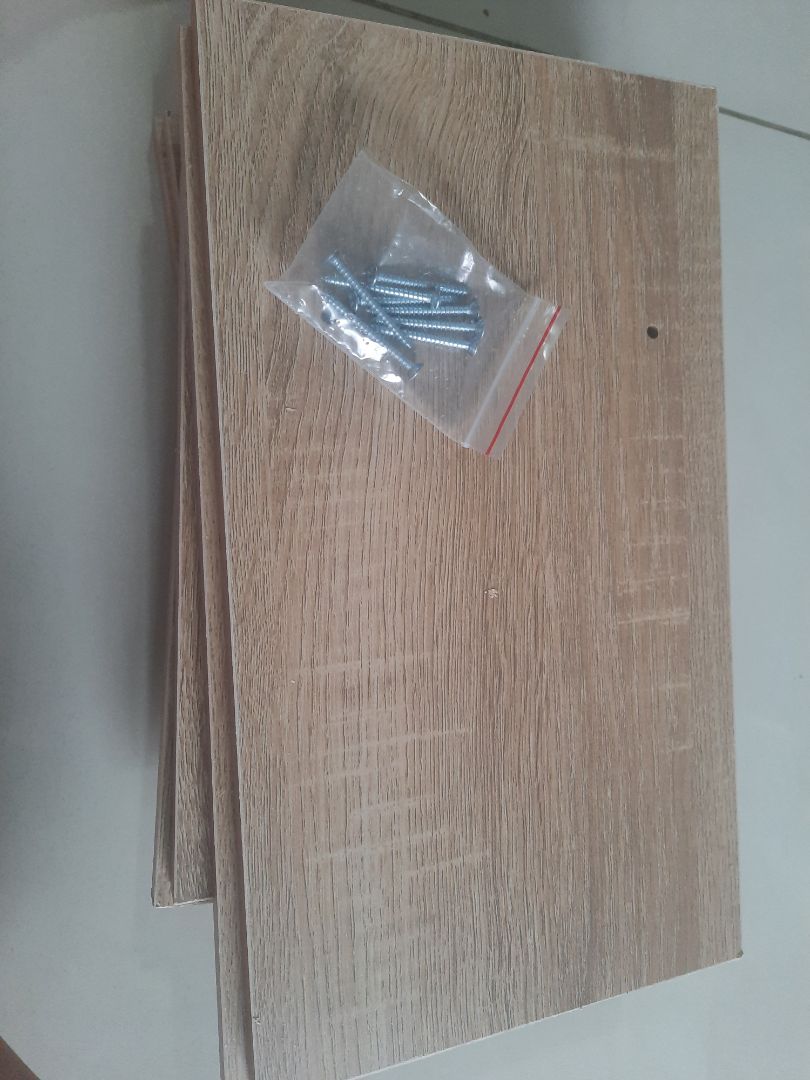 giao hàng đúng thời gian, đủ số lượng gỗ ốc. tuy nhiên nên bắt ốc chỗ nối giữa 2 ngăn (không biết do quên hay chủ thiết kệ vậy). 2 ngăn rời nhau nên chưa chắc lắm khi lắp ghép vào