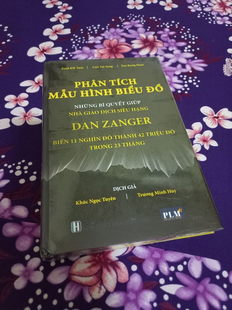 Đầu tiên là sách được bao bọc kỹ, bìa cứng, mình mới đọc được vài trang đầu thôi nhưng chắc là 1 cuốn sách hay... 1 khi đã thích và muốn học hỏi thì mình thấy mỗi cuốn sách sẽ mang lại giá trị khác nhau.