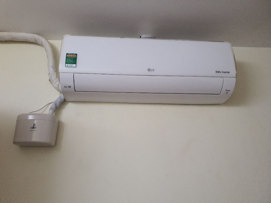 Máy làm lạnh nhanh, có thể do phòng mình nhỏ. có đồng hồ hiện thị nhiệt độ và độ bụi không khí. nhân viên lắp nhiệt tình