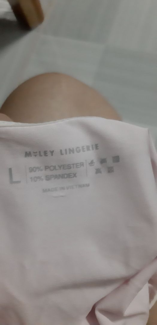 không hài lòng với cách xử lý của CH. Hết hàng tại sao k gọi điện trực tiếp mà chỉ nhắn tin trong Tiki, đâu phải ngày nào cũng vào Tiki đâu, rồi tự đổi loại quần khác chứ, loại quần này mặc nóng, bí bách. Quá tệ luôn.