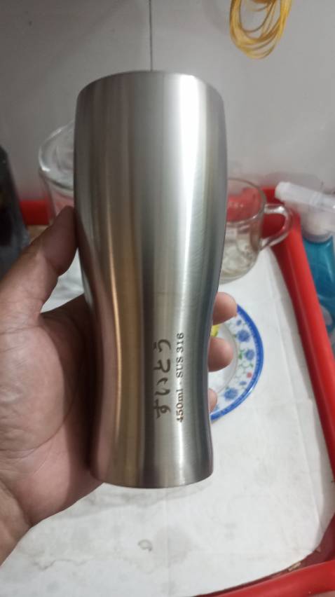 Chất liệu inox. Vỏ ngoài bằng thép trắng kg gỉ.
Cốc đẹp. Kg bị nóng ngoài khi đựng nước nóng..kg vịn mồ hôi ngoài khi bỏ đá 
Hàng Nhật rất đẹp 
Rất sang 
Shop tư vấn nhiệt tình. Thanks shop