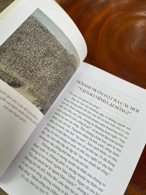 sách đẹp, minh hoạ tranh nữa. nội dung sâu sắc, healing lấm. 
vì sách mình tặng bạn nên ko có ảnh ở đây. ảnh mình mượn từ internet 🥰