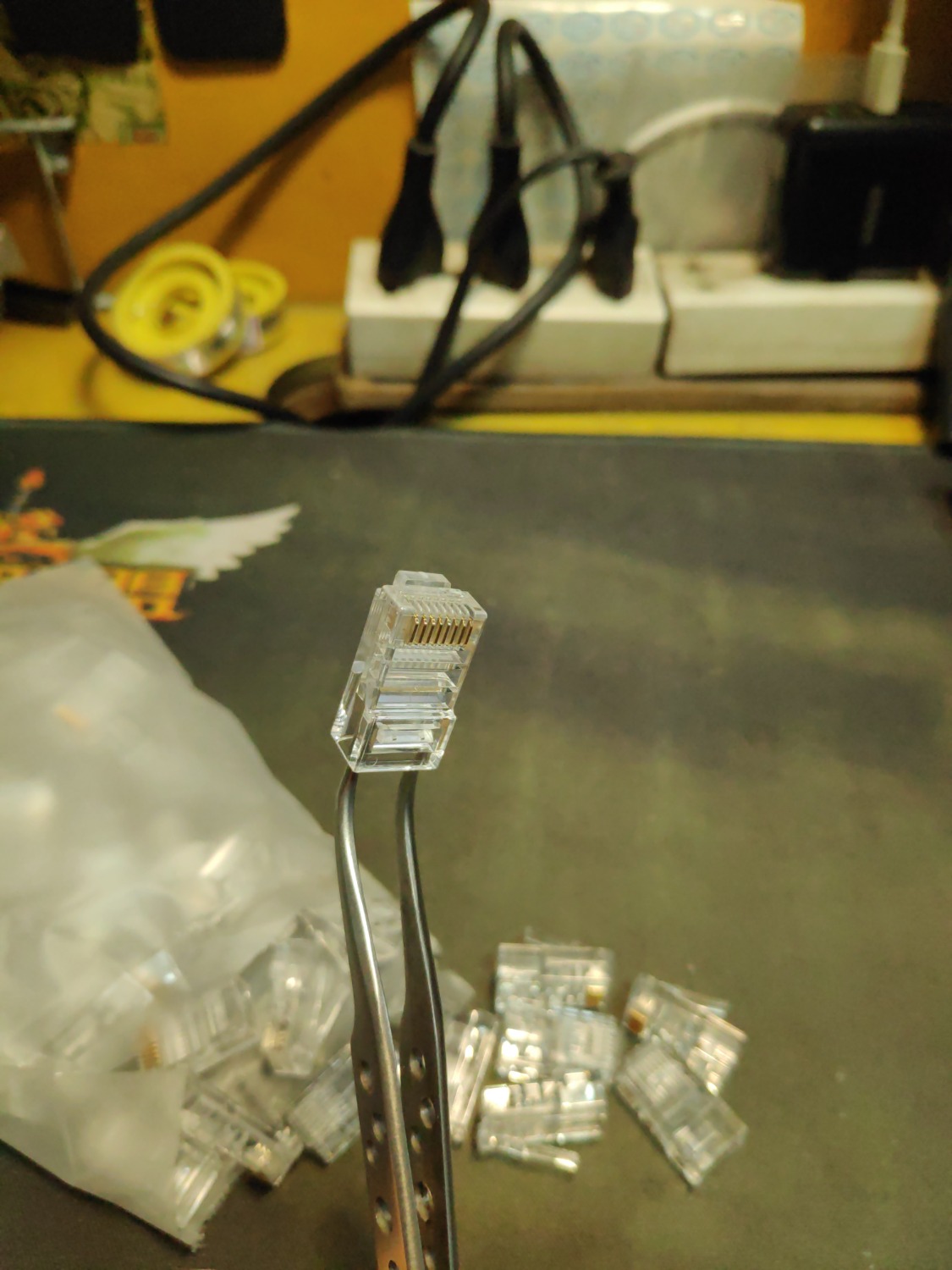 Đầu bấm nhựa trong suốt rất đẹp mắt, mình bấm chưa lỗi cái nào. Có thể nhiều bạn cảm thấy giá cao nhưng tiền nào của nấy. :D