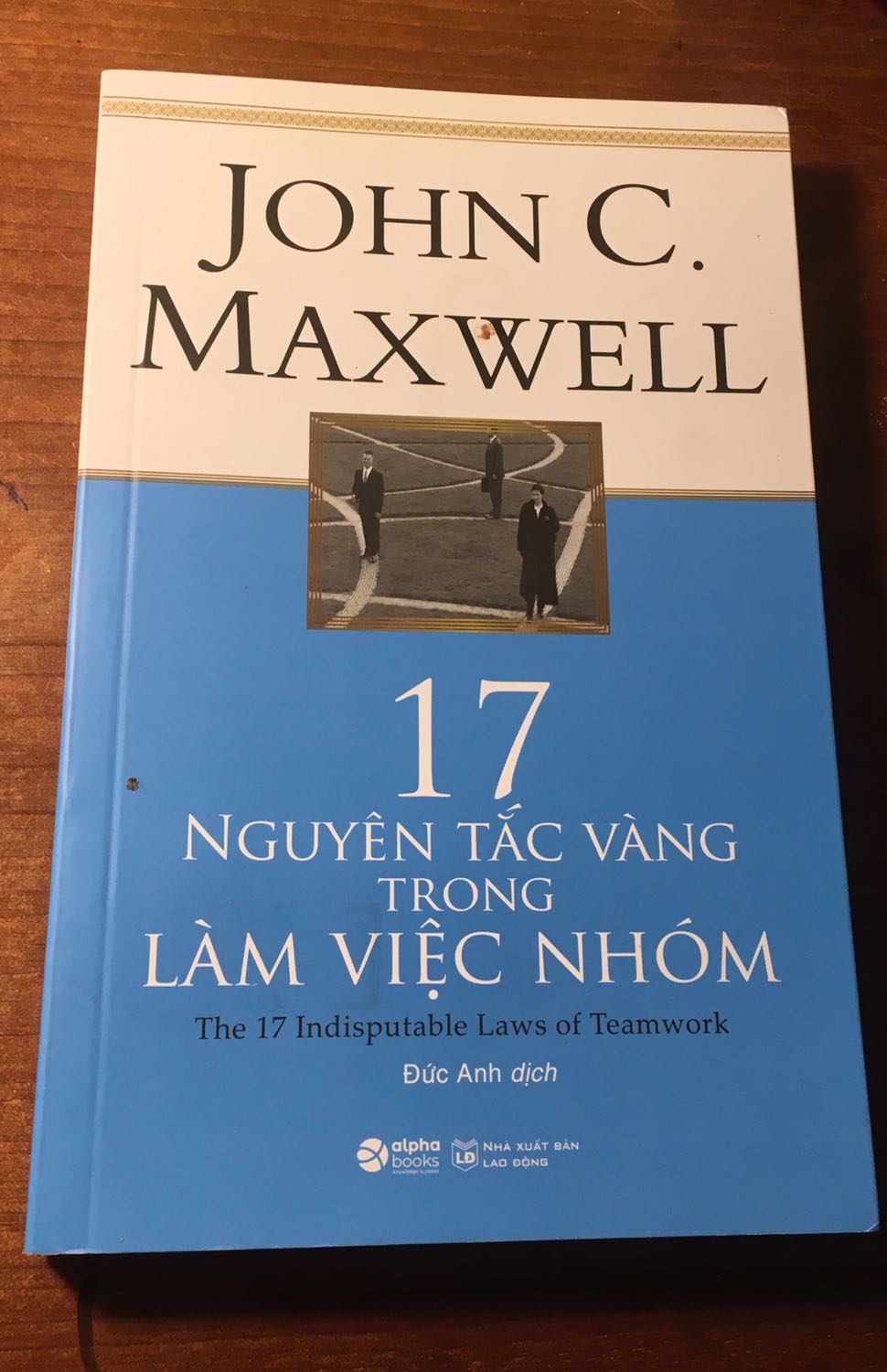 Sách đẹp, nội dung rất hay cho mọi người về các nguyên tắc trong làm việc nhóm. Ai mua thì nên chọn 1 vài nguyên tắc sau đó áp dụng thành của riêng mình nhứ. ?