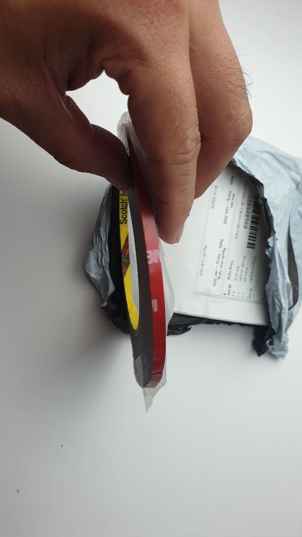 keo dính khá chắc, mua 10 mét nhưng thực tế chỉ khoảng 9m