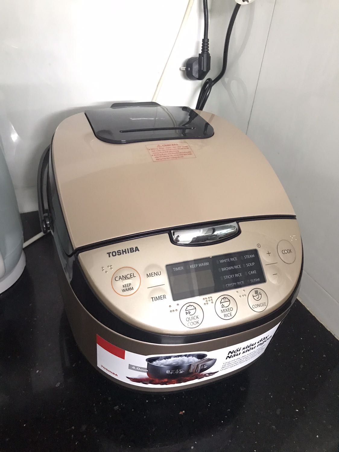 Nồi xài cực kì tốt hơn hẳn mấy nồi trước mình đã mua, giao hàng rất nhanh, hàng chính hãng có bảo hành đầy đủ, chất liệu tốt, mình rất hài lòng