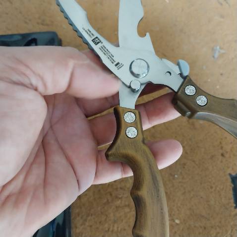 Kéo sắc bén 
Cắt xương gà như cắt giấy 
Tốt 
Hàng Germany có khác 
Rẻ shop tư vấn nhiệt tình 
Ok