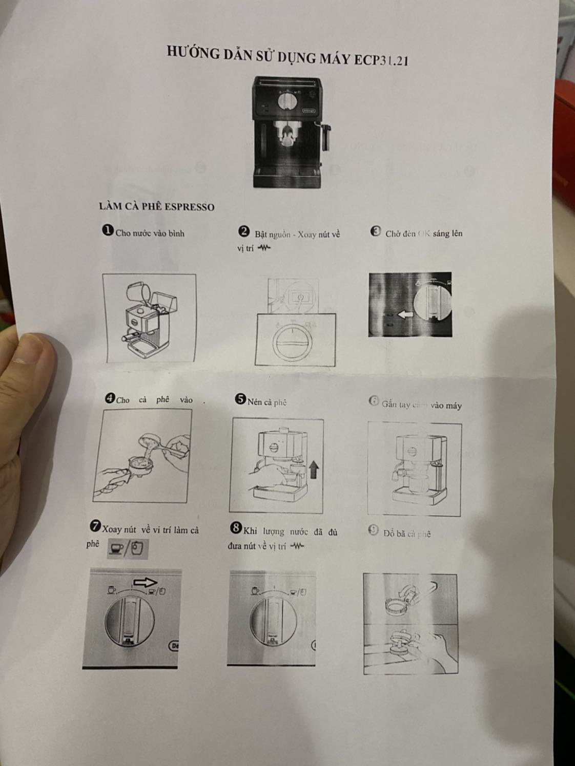 Cà phê pha khá  Tuy nhiên không hiểu sao Phần tay cầm khi gắn vào máy mình không thể nào xoay vuông góc được với máy như hướng dẫn. Thành gia phần tay cầm bị lệch như hình. Cố hết sức cũng chỉ được đến vậy thôi không hiểu có bị ảnh hưởng tới chất lượng cà phê không..
Ngoài ra mang tiếng một công ty lớn mà in phần hướng dẫn bằng tiếng việt vừa mờ vừa khó nhìn.