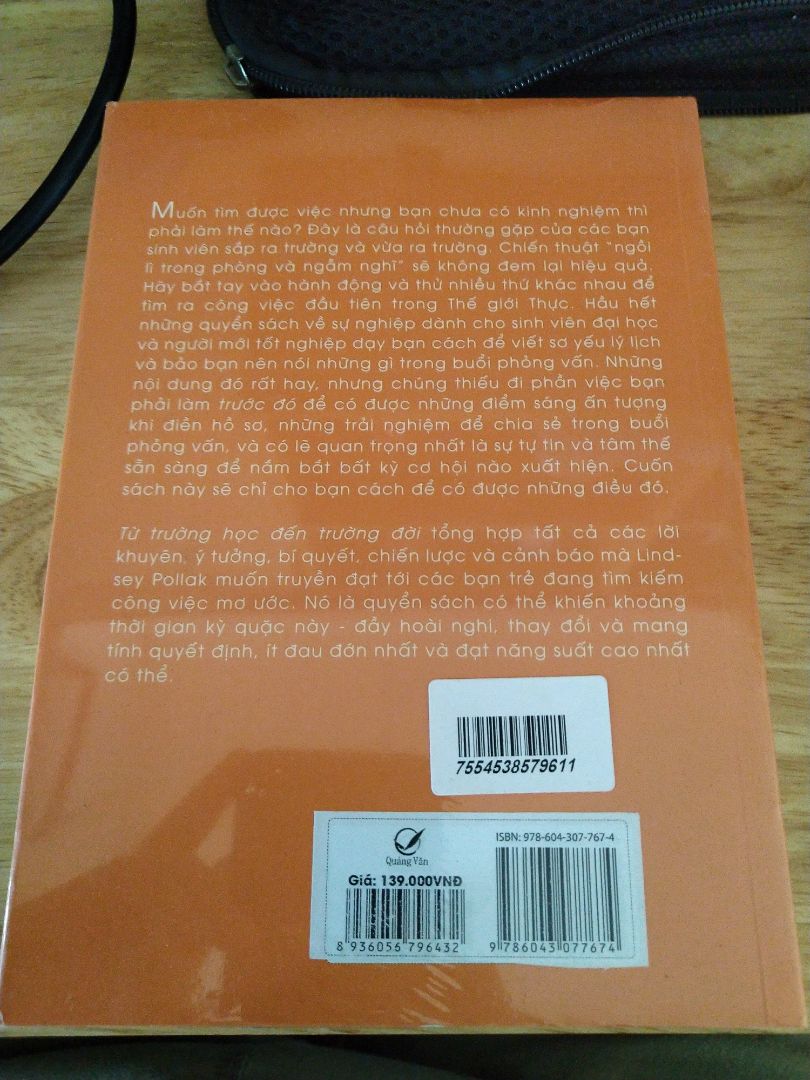 Giao hàng nhanh, sách đẹp, các góc hơi cong 1 xíu