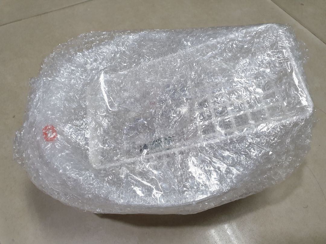 Hàng gửi dc bọc trong nilong khí.
Có hơi bám bụi nhưng rửa ra thì trắng mới tinh.
Bám tường chắn chắn, rộng rãi đựng được nhiều thứ.