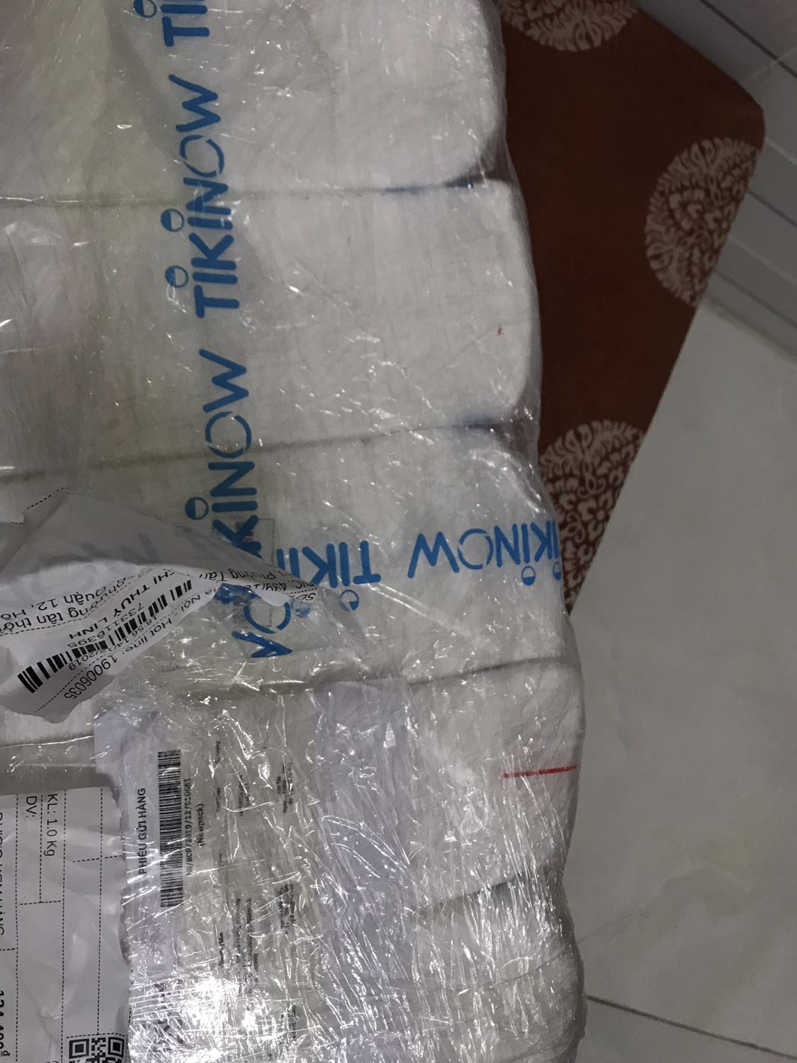 Mình có đặt hàng of shop 5 bịch , mỗi bịch là 300gram thì 5 bịch phải là 1,5 kg mà cân chỉ có 1kg, mỗi bịch không có đầy như mình mua ở shop khác. Sẽ không bao giờ mua hàng of shop nữa giá cũng không rẻ hơn bao nhiêu mà làm ăn ***