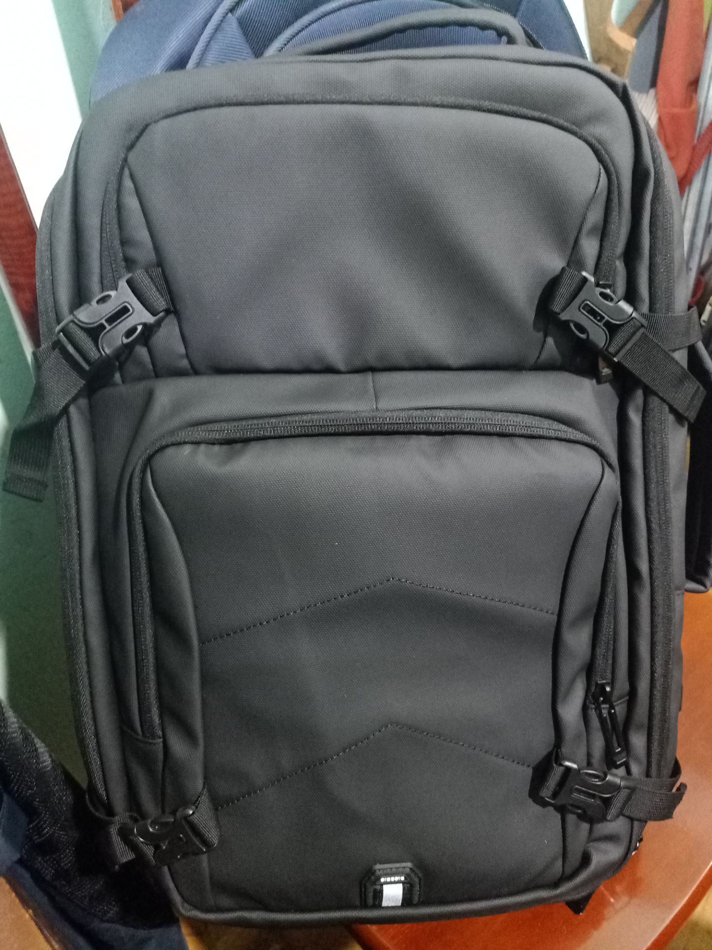 giao khác mẫu nhưng cũng tạm.