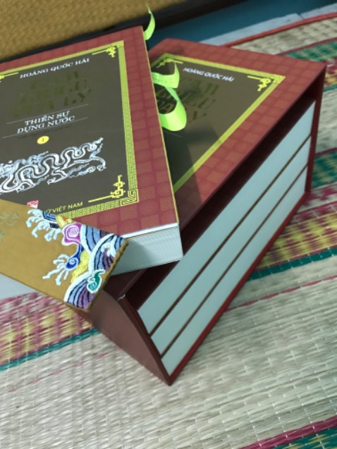 Hài lòng, sách đẹp, đọc vừa cuốn, vừa có dễ nhớ những thông tin.