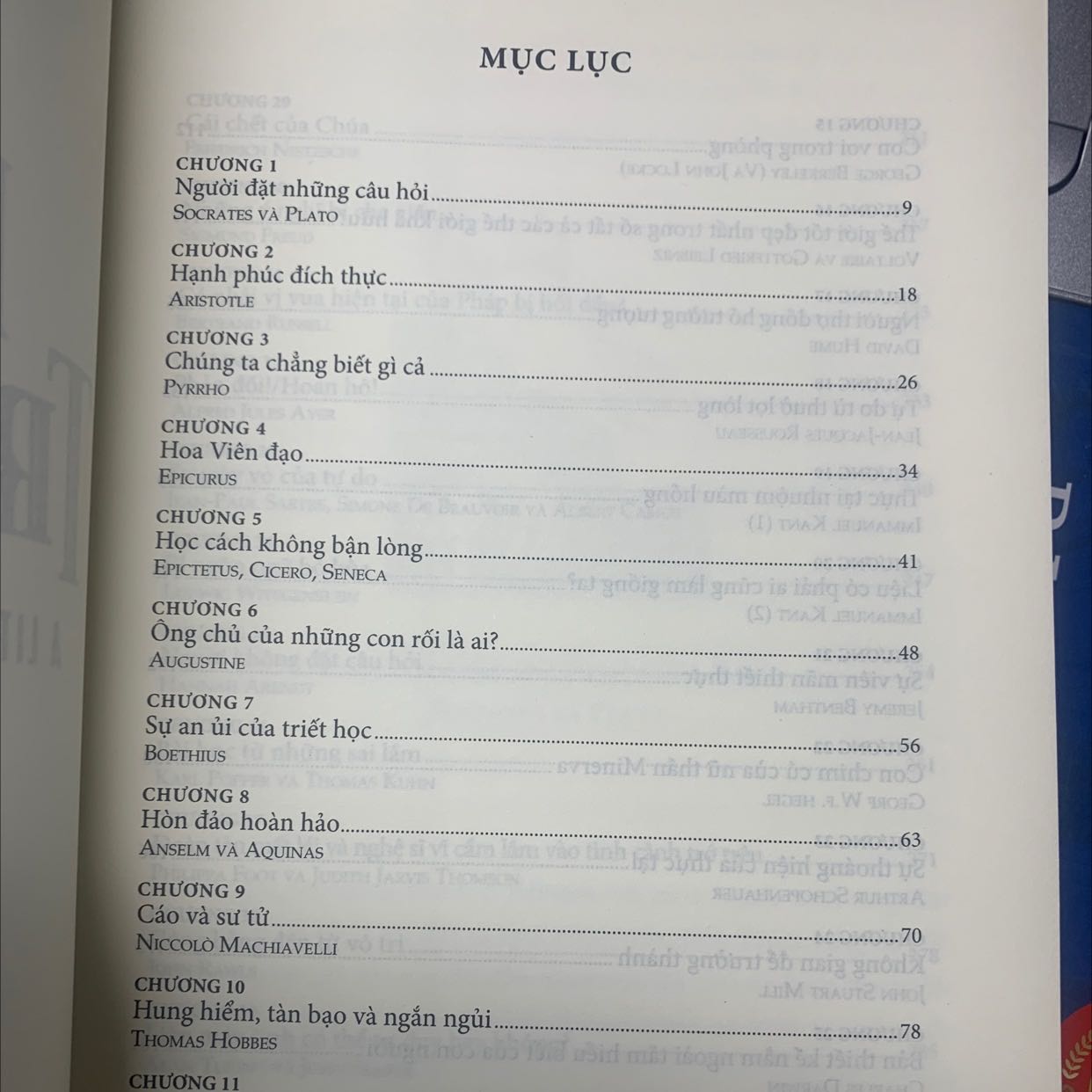 Chủ yếu sách nói về triết học phương Tây, không có triết phương Đông. Mỗi chapter nói về 1 trường phái tư tưởng. Hiện mình chỉ mới xem lướt nên chưa đánh giá hết được. Về chất lượng thì tốt, giấy đẹp. Nhã Nam làm sách rất đáng tiền mua. Chủ yếu sách nói về triết học phương Tây, không có triết phương Đông. Mỗi chapter nói về 1 trường phái tư tưởng. Hiện mình chỉ mới xem lướt nên chưa đánh giá hết được. Về chất lượng thì tốt, giấy đẹp. Nhã Nam làm sách rất đáng tiền mua.