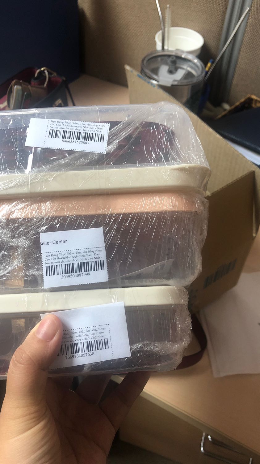 Đặt mua 3 hộp cùng màu mà shop giao sai màu.