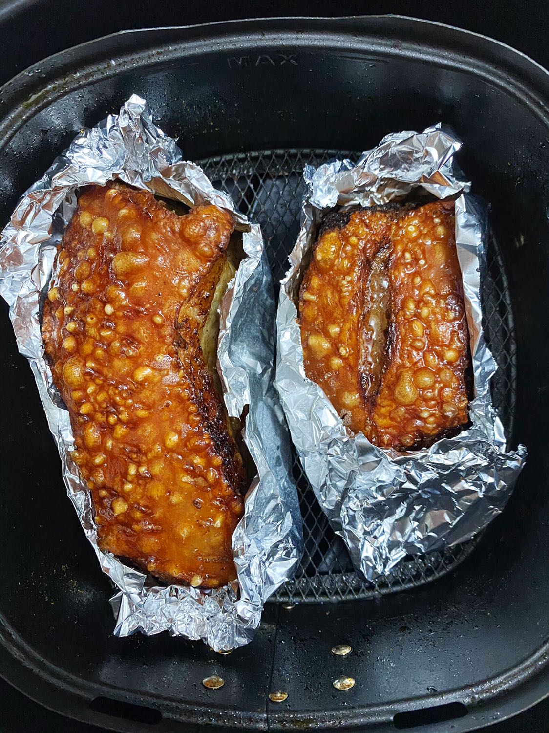 Mình đã xem qua rất nhiều hãng NCKD khác nhưng cuối cùng tin tưởng và chọn Philips. Nồi set nhiệt chuẩn, đồ ăn giảm mỡ, ko cần lật trong khi nấu nướng. Hôm mua được tặng máy đánh trứng nhưng Tiki giao thiếu, mình có phản hồi lại và Tiki gửi mđt ngay hôm sau. Bộ phận cskh của Tiki rất tuyệt vời.