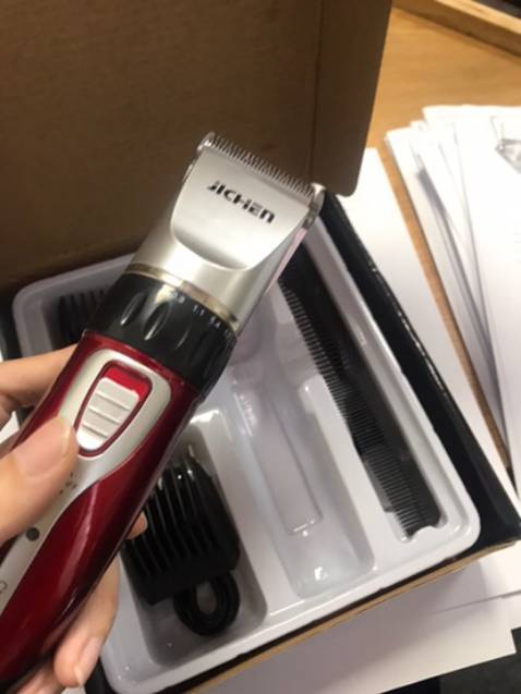 Lần đầu mua hàng trên mạng mà thấy ưng vậy, cắt đến đâu sạch sẽ đến đấy luôn, hi vọng dùng được lâu chứ đợt dịch này không biết bao giờ mới đi cắt tóc ngoài tiệm được