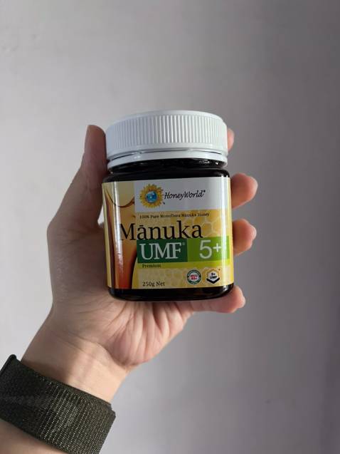 Mật ong Manuka chất lượng thật sự, lần đầu mua hàng nước ngoài nhưng giao hàng khá nhanh, 3 ngày có hàng. Mật ong Manuka ngọt dịu, thích hợp cho việc ăn kiêng