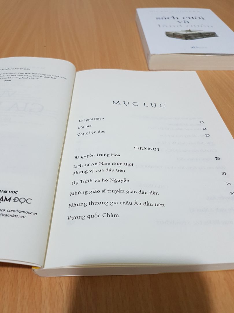Mới nhận đc sách hôm nay, đọc lướt vài trang đầu, một kiến thức tổng quát về An Nam từ họ Trịnh và họ Nguyễn, những giáo sĩ truyền giáo đầu tiên, trãi dài theo dòng lịch sử xứ đàng trong ... Sách tương đối mỏng, 208 trang. Mới nhận đc sách hôm nay, đọc lướt vài trang đầu, một kiến thức tổng quát về An Nam từ họ Trịnh và họ Nguyễn, những giáo sĩ truyền giáo đầu tiên, trãi dài theo dòng lịch sử xứ đàng trong ... Sách tương đối mỏng, 208 trang.