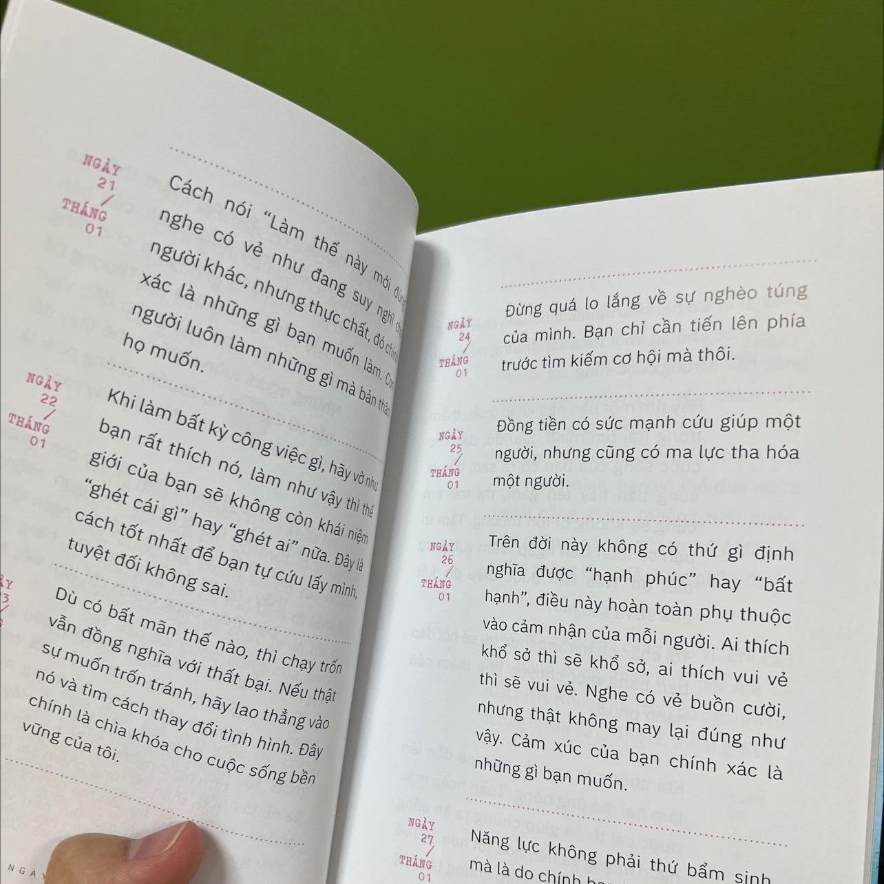 Sách phẳng không bị cong mép, bộ combo có bao kính cover 3 cuốn
Chưa đọc nên chưa đánh giá nội dung