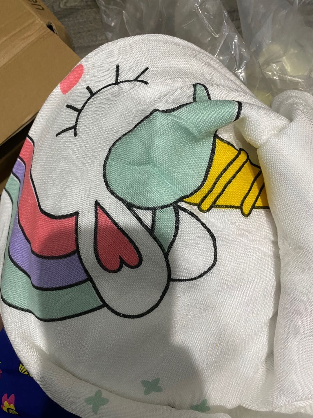 Hài lòng, chất mát, mềm chạm vào rất thích