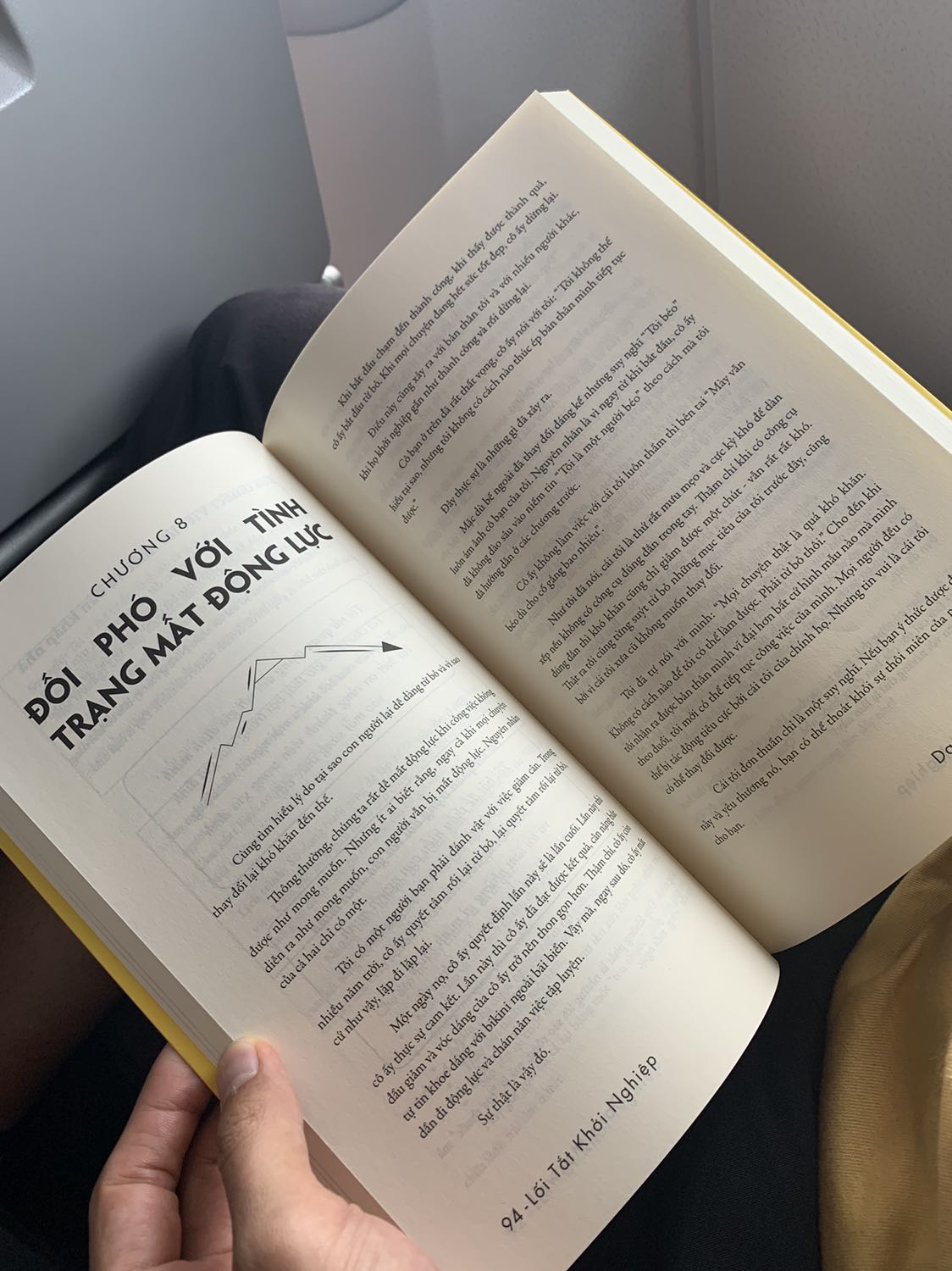 Lời đâu tiên chúc anh luôn giữ sức khoẻ dồi dào để tiếp tục những cuốn sách, dự án hay và bổ ích cho công đồng.  
Mặc dù đã đọc khởi nghiệp du kích, đừng để mất bò,...nhưng cuốn sách lần này vẫn làm e rất háo hức với thiết kế cuốn sách rất tỉ mỉ, chỉn chu gây ấn tượng ban đầu cho người đọc.  Nội dung của cuốn sách được thiết kế rất dễ hiểu giúp người đọc định hướng cách đọc sao cho hiểu quả cùng với lối hành văn ngắn gọn, súc tích, dí dỏm làm cho người đọc không bị nhàm chán.
Thông qua cuốn sách đã đưa ra những bài học tuy đơn giản nhưng rất sâu sắc, giúp e định hình và tư duy hơn về con đường khởi nghiệp, tuy có rất nhiều chông gai nhưng nếu chúng ta biết tìm ra những lối đi, lộ trình đúng đắn sẽ giúp chúng ta giảm thiểu những rủi ro, vết xe đổ từ đó bước những bước đi vững chắc hơn trên con đường khởi nghiệp
Lời cuối xin cảm ơn anh và các cộng sự đã đóng góp thật nhiều những giá trị bổ ích cho cộng đồng. Chúc anh và các cộng sự ngày càng thành công hơn nữa.