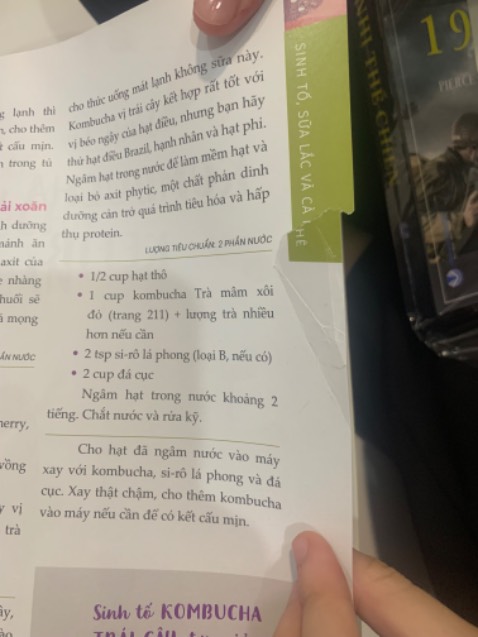 Sách bị rách 😢.sách không được mới. Sách bị rách 😢.sách không được mới.
