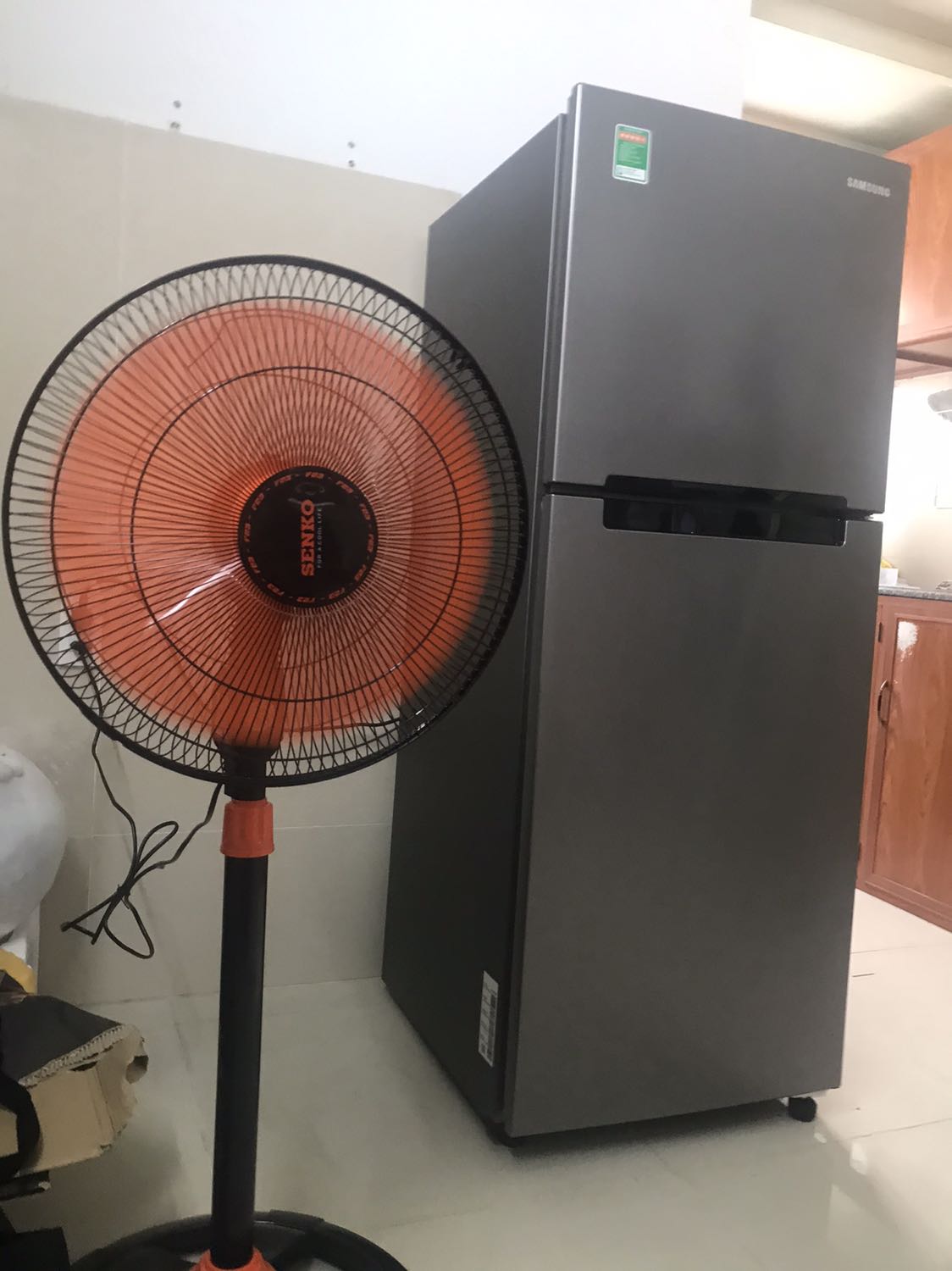 Ko có đồ lắp vit, còn lại quạt mạnh.
Bền hay ko thì dùng thêm nữa mới biết.