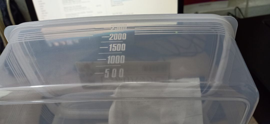 Mình không hiểu cho lắm. Trên vỏ ghi là hàng 3L nhưng trên thân hộp lại là 2,5L ạ ?