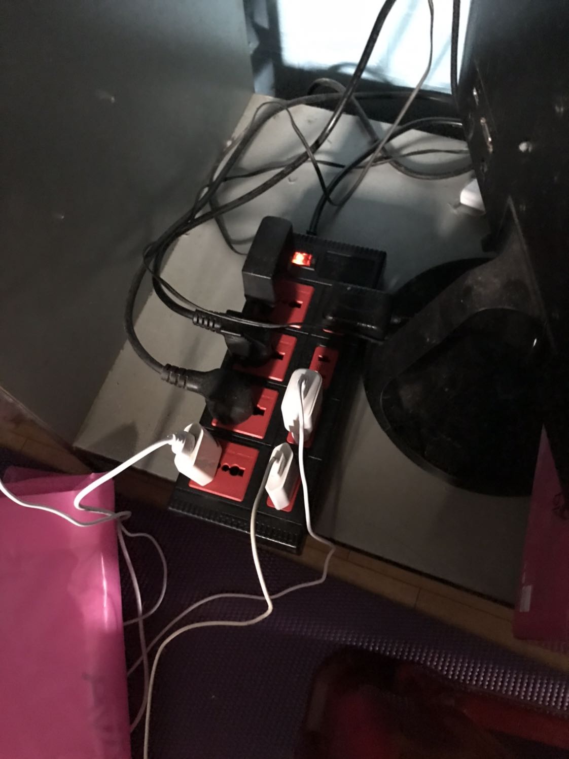 Giao hàng nhanh, ổ điện dùng ok, nhìn chắc chắn, vote 5 sao cho shop, sẽ ủng hộ shop