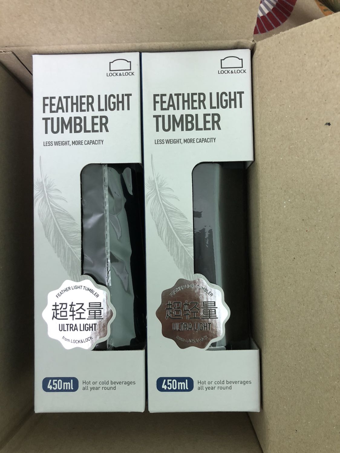 Sản phẩm rất đẹp, vừa tay! Bình dung tích 450ml mang đi làm khá tiện lợi. Bình lớn hơn khi mang đi làm cộng với đồ đạc thỳ sẽ khá nặng, khuyên các bạn lên mua bình cỡ này nếu muốn mang đi làm!
Giao hàng nhanh hơn dự kiến 1 ngày, nhân viên cũng rất lễ phép!
Khi muốn mở hẳn bình ra thỳ các bạn nắm vào cái vòng màu xanh và xoáy ngược chiều kim đồng hồ ra nha! Mình loay hoay xoáy không biết mở, tý thỳ giật hỏng cái bình 😄!
Mong là chia sẻ của mình sẽ giúp ích cho các bạn. Thanks!