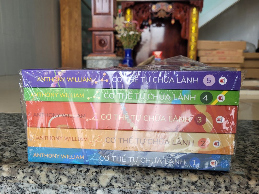 Mua nguyên bộ lại đúng dịp sale nên dc giá hời, xem qua bình luận của mọi người thấy bảo sách có nội dung khá hay, nếu bạn nào thích khoa học thì nên đọc thử còn về chất lượng bên ngoài thì khỏi phải bàn y như hình😄