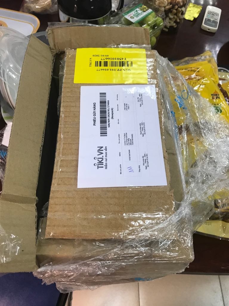 Tiki giao hàng nhanh hơn so với dự kiến, đóng gói bên ngoài rất cẩn thận. Tuy nhiên, trong 5 gói bánh được giao có 1 gói bị rách túi và thiếu trọng lượng, chỉ còn 150gr. Rất thất vọng về chất lượng hàng được giao.