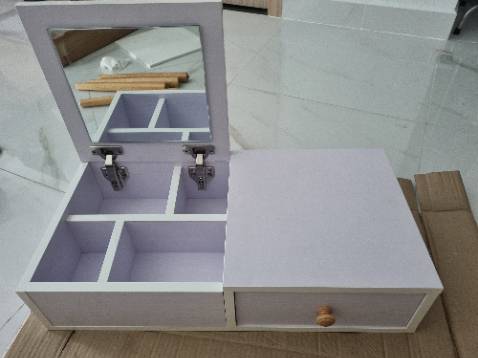 Thiết kế chắc chắn, dễ lắp ráp. Lúc nhận hàng thiếu các bát sắt để lắp chân bàn, nhưng shop hỗ trợ nhiệt tình, gửi nhanh trong tuần đã nhận được. Tốt trong tầm giá