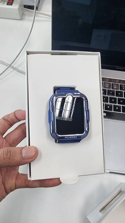 Hàng đẹp, chất lượng. Cài đặt dễ dàng. Pin xài ổn, tầm 2 ngày.