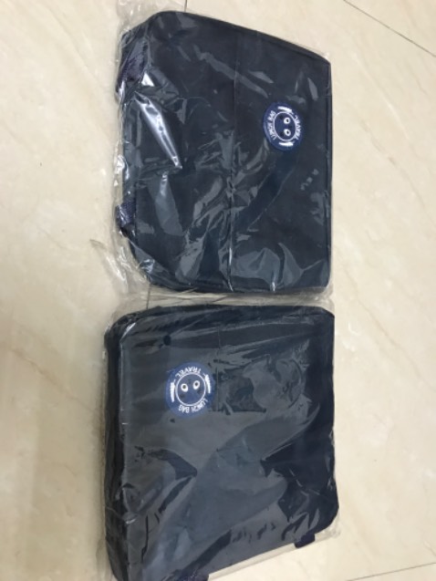 Tôi đặt mua 2 bộ hộp cơm giữ nhiệt sao shop lại chỉ giao cho tôi 2 túi thôi, không thấy hộp cơm đâu