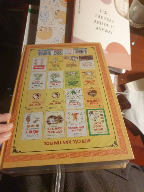 Đóng gói sách cẩn thận, tiết kiệm. Sách đẹp, không bị móp méo gì.