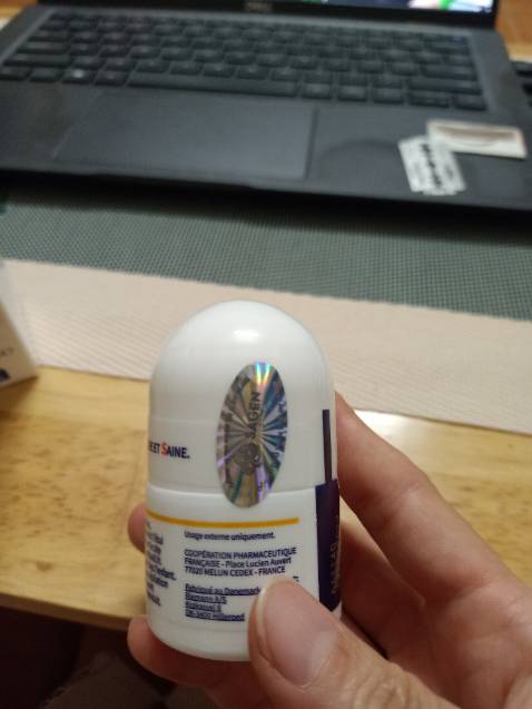 Khi mới mở ra có mùi cồn rất nặng, nhưng khi thoa lên thì hết mùi luôn. Khả năng khử mùi tốt, mình dùng lần đầu mà được 2 ngày không cần thoa lại, kể cả sau khi tắm. Mới thoa bị ngứa lắm. Mọi người tuyệt đối tránh thoa lên da bị tổn thương nhé, rát kinh khủng, còn bị rộp luôn.